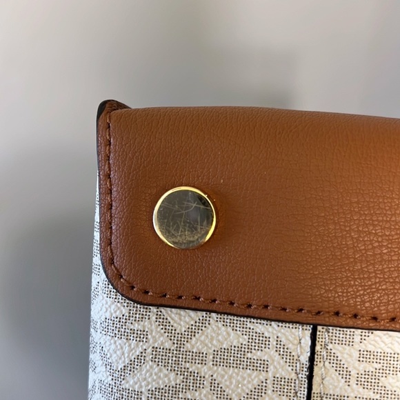 Michael Kors Mercer Logo Medium Messenger Bag - Picture 11 of 17